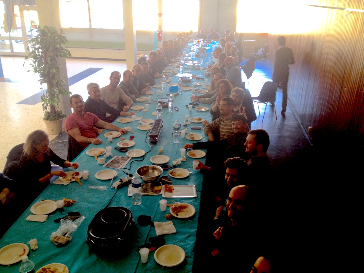 LJ_ISAE's tweet photo. 2017 edition of the DAEP raclette ! Almost 60 attending colleagues among whom technical and administrative staff, young researchers (Docs and Postdocs) and faculty members !! A nice occasion to celebrate highly viscous cheese flow over steamed potatoes at #IsaeSupaeroAerodynamics https://t.co/AJ6FH2YjN4