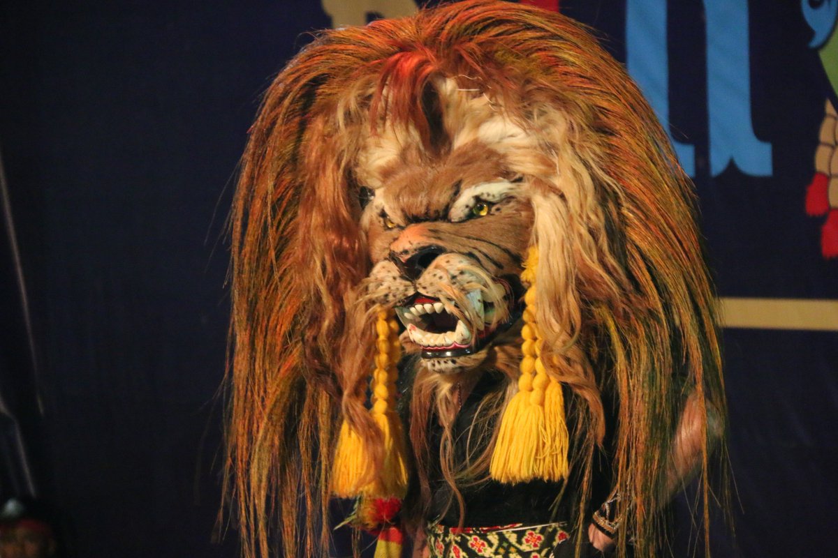 Pemkab_Blora's tweet photo. Festival Barongan Nusantara 4 #FBN4 digelar malam ini di Alun-alun Blora.
Penontonnya luar Biasaaaa...
Selamat Menikmati Lur..
#HUTBlora268
#JatengGayeng https://t.co/dx8i9dEtN3