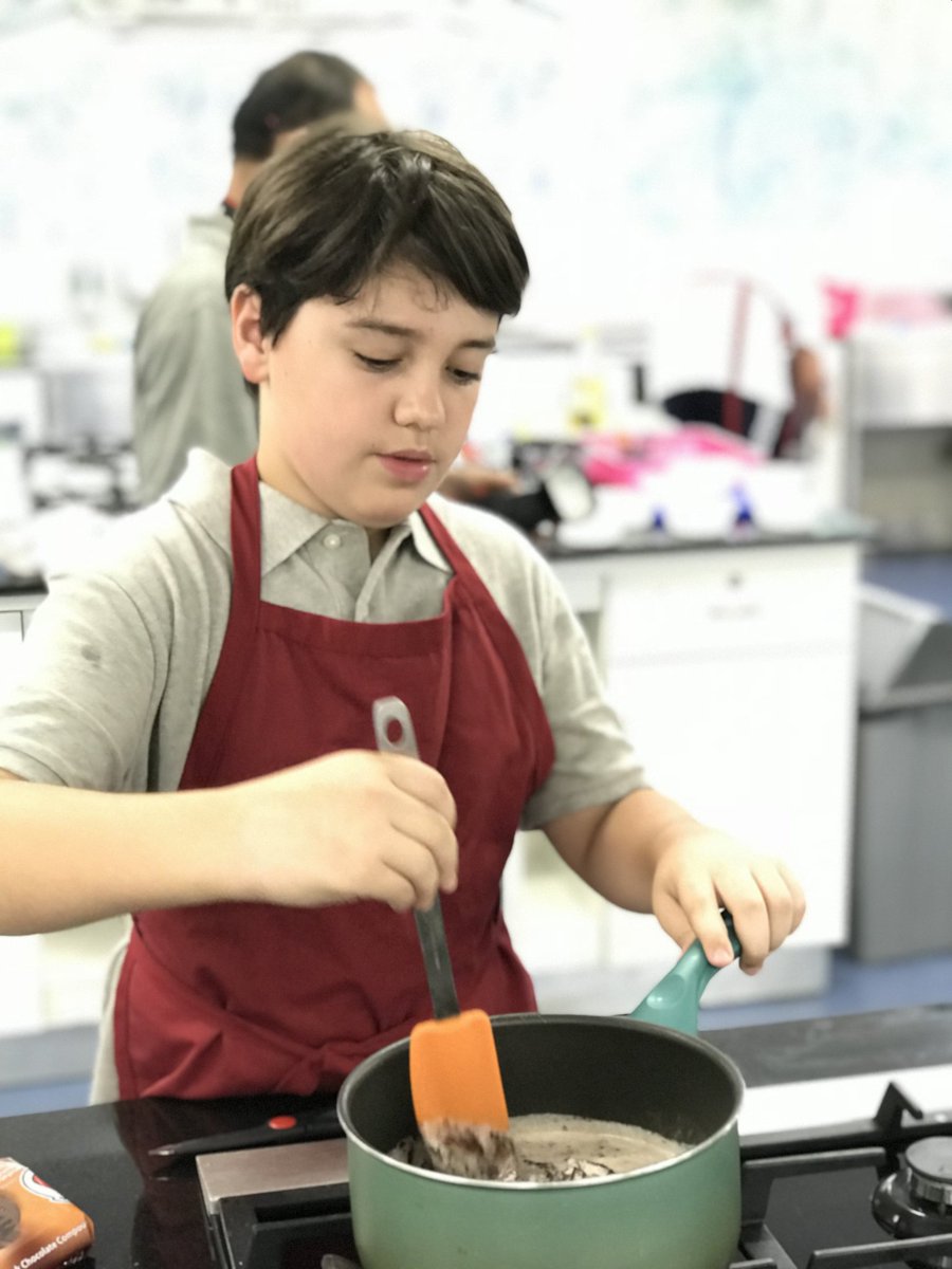 JISofficial's tweet photo. Middle School #iFoodTech. Kitchen play can be fun and empowering for students. Along with cooking skills, kitchen play can help students learn lessons applicable to academics and life. #JISms #masterchefkids #healthycooking #cookingclass https://t.co/UIWyXJ9kQQ