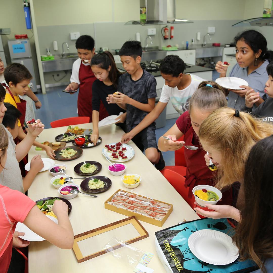 JISofficial's tweet photo. Middle School #iFoodTech. Kitchen play can be fun and empowering for students. Along with cooking skills, kitchen play can help students learn lessons applicable to academics and life. #JISms #masterchefkids #healthycooking #cookingclass https://t.co/UIWyXJ9kQQ
