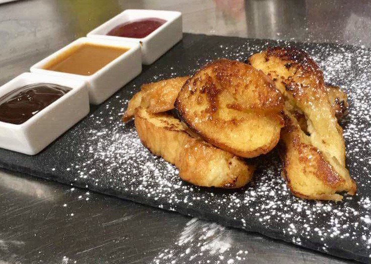 The_Talbot's tweet photo. @UKFoodHour the best in party food? We think a tasty meal, with an original dessert menu would be just the ticket! These are some of our recent favourites; #TalbotBakery dunkin' #doughnuts, with a selection of dips, and a #Talbot #gamepie! #gametoeat #fieldtoplate #partyfood https://t.co/lXSCa80X2x