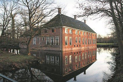 DeKrantNieuws's tweet photo. Het is stil rondom Landgoed Mensinge in #Roden. Op lang niet alle vragen zijn antwoorden en het bestuur van de Busniness Friends Mensinge is ook opgestapt. En de toekomst? Die is onzeker

https://t.co/P8EPvA2mvJ https://t.co/TaWRKYW7jZ