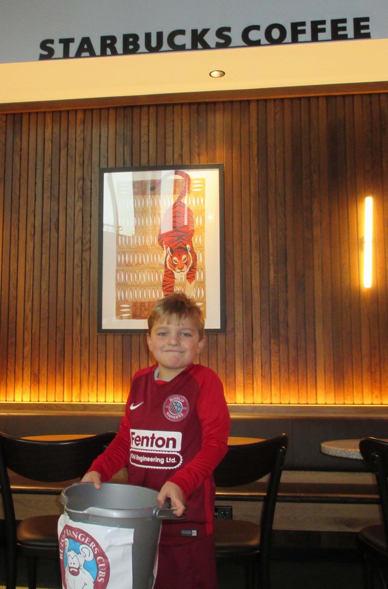 RRYFC's tweet image. 1of our youngest players collecting for RR's Cubs today at Starbucks in S. Ruislip. RR Cubs have been selected as 1 of the charities to benefit from Starbuck’s Cheer for Good campaign. Pls RT to help us raise money for new equipment for the Cubs. 
#RRYFC #CheerForGood #Starbucks