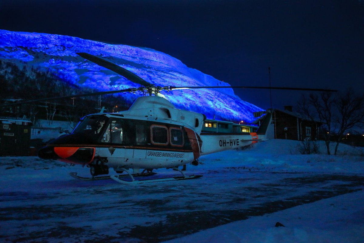 Rajavartiolaitos onnittelee 100-vuotiasta Suomea! Kuvassa taustalla Suomen juhlavuoden kunniaksi valaistu Saana. 🇫🇮 #suomi100 #onneasuomi