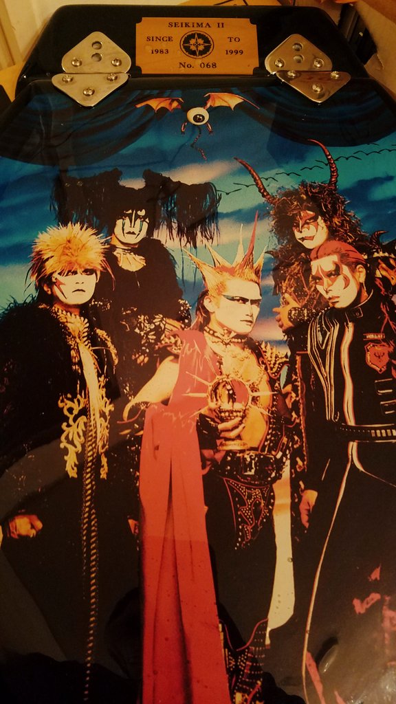 ずっと眠っている未使用の聖飢魔IIの便座…w