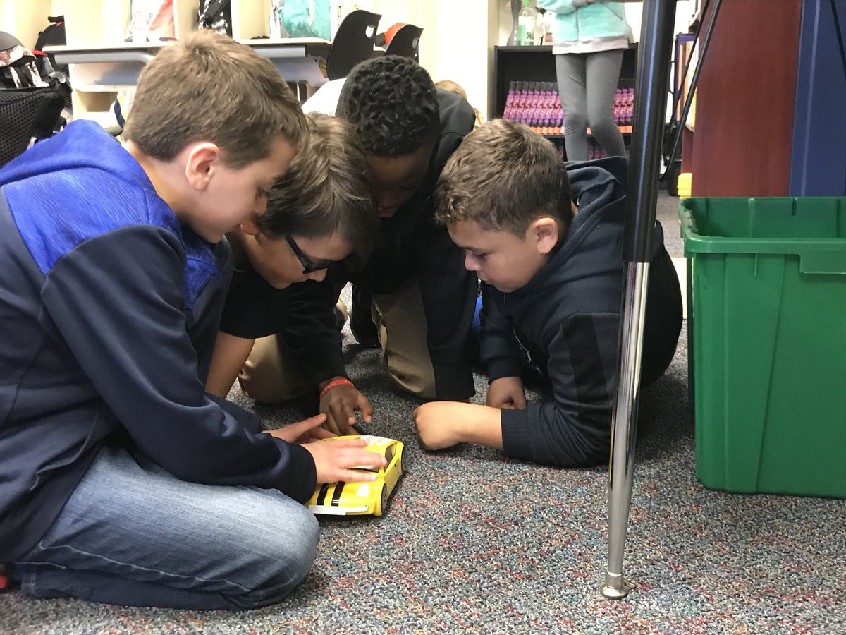 STEMyBee's tweet image. Coding quadrilaterals #mathandrobotics #stem #futureofmath