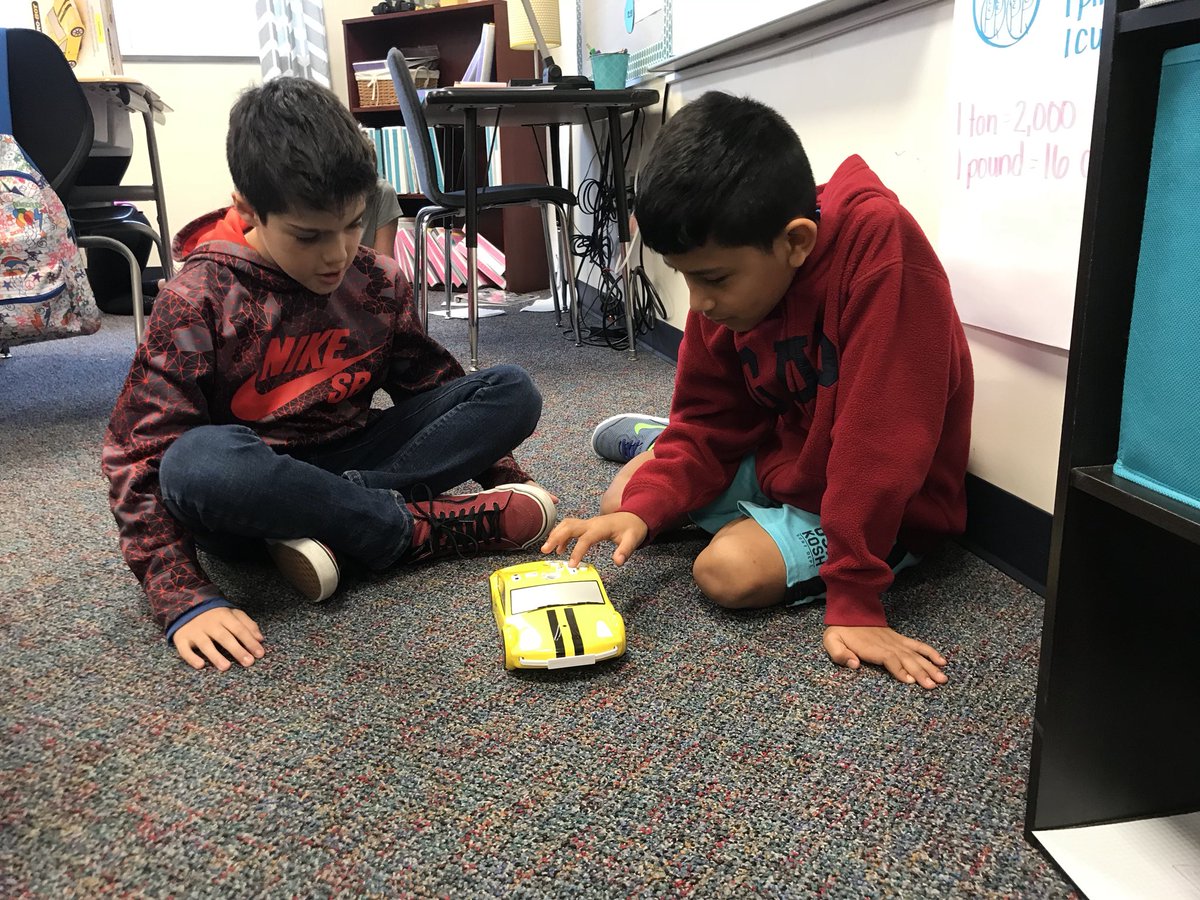 STEMyBee's tweet image. Coding quadrilaterals #mathandrobotics #stem #futureofmath