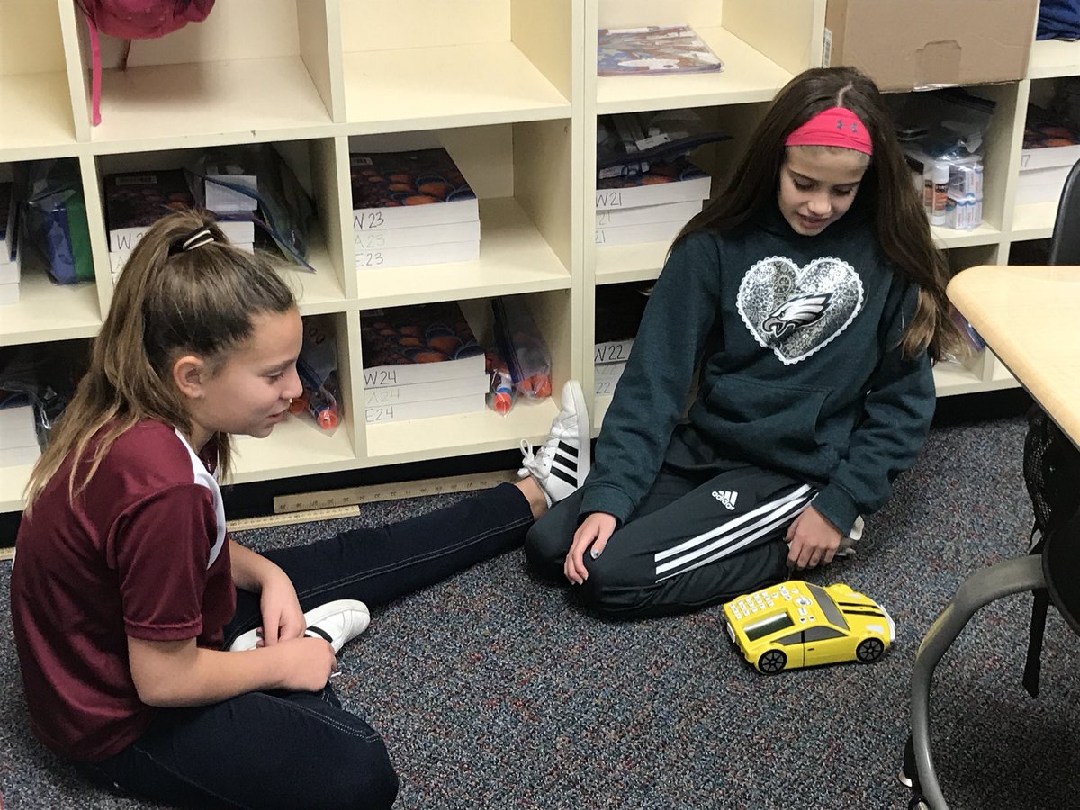 STEMyBee's tweet image. Coding quadrilaterals #mathandrobotics #stem #futureofmath