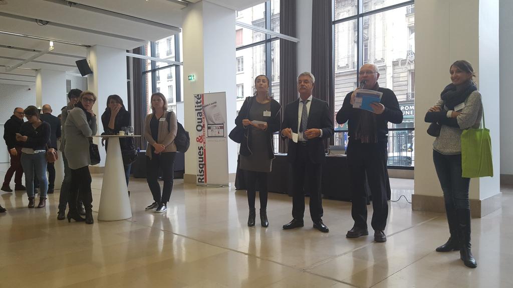 RisquesQualite's tweet photo. #JIQHS17 Prix de la revue Risques & Qualité aux Drs Rongère-Casteigt et Quenon du #Ccecqa, pour leur poster sur Med'hibou ! 1 an d'abonnement leur est offert. #simulation #santé https://t.co/0t94dDMcj2