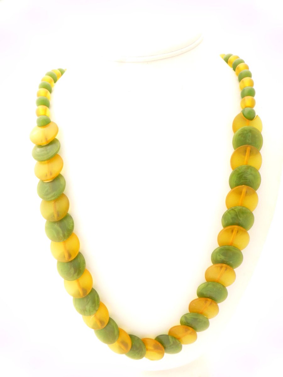 GliterzbySal's tweet photo. Bakelite French Disc Necklace Alternating Apple Juice and Spin… https://t.co/p32VxSa8kC #GotVintage #SpinachBakelite https://t.co/5oJsweJCNj