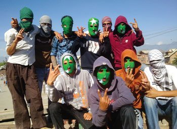 IRidaRubabSayed's tweet photo. On #InternationalVolunteerDay .. all the respect to those who support the oppressed #Kashmiris on #socialmedia
and raise voice against #HumanRightsViolations done by #IndianArmy in #Kashmir .
#FreeKashmir
Salute to #PakistanDefence #restorepakdefence #Restorepakistandefence https://t.co/m3JNxz3Nx8