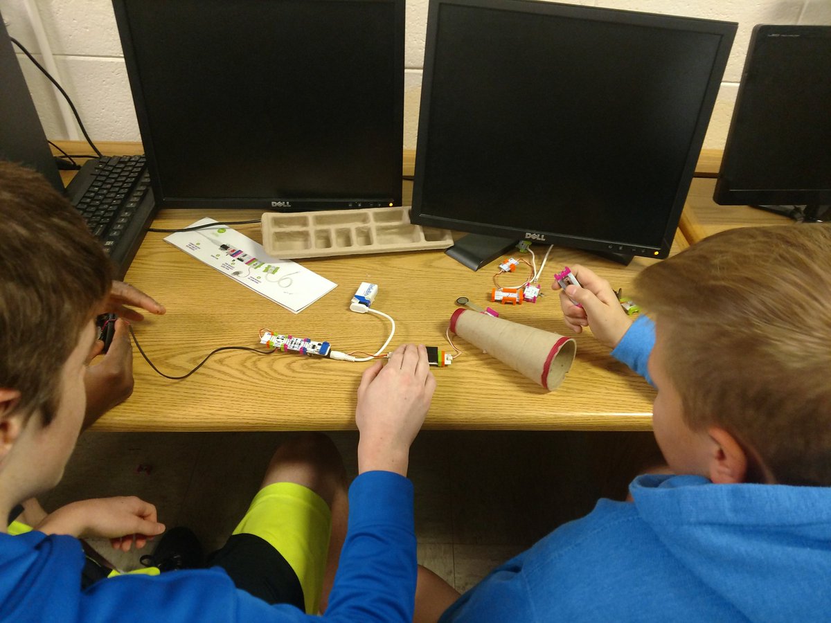AStephensMath's tweet image. Science Outreach Days for 8th grade at CWS. Make a toy using Little Bits. #PowerofcodeOCS #CWSMS_Stem