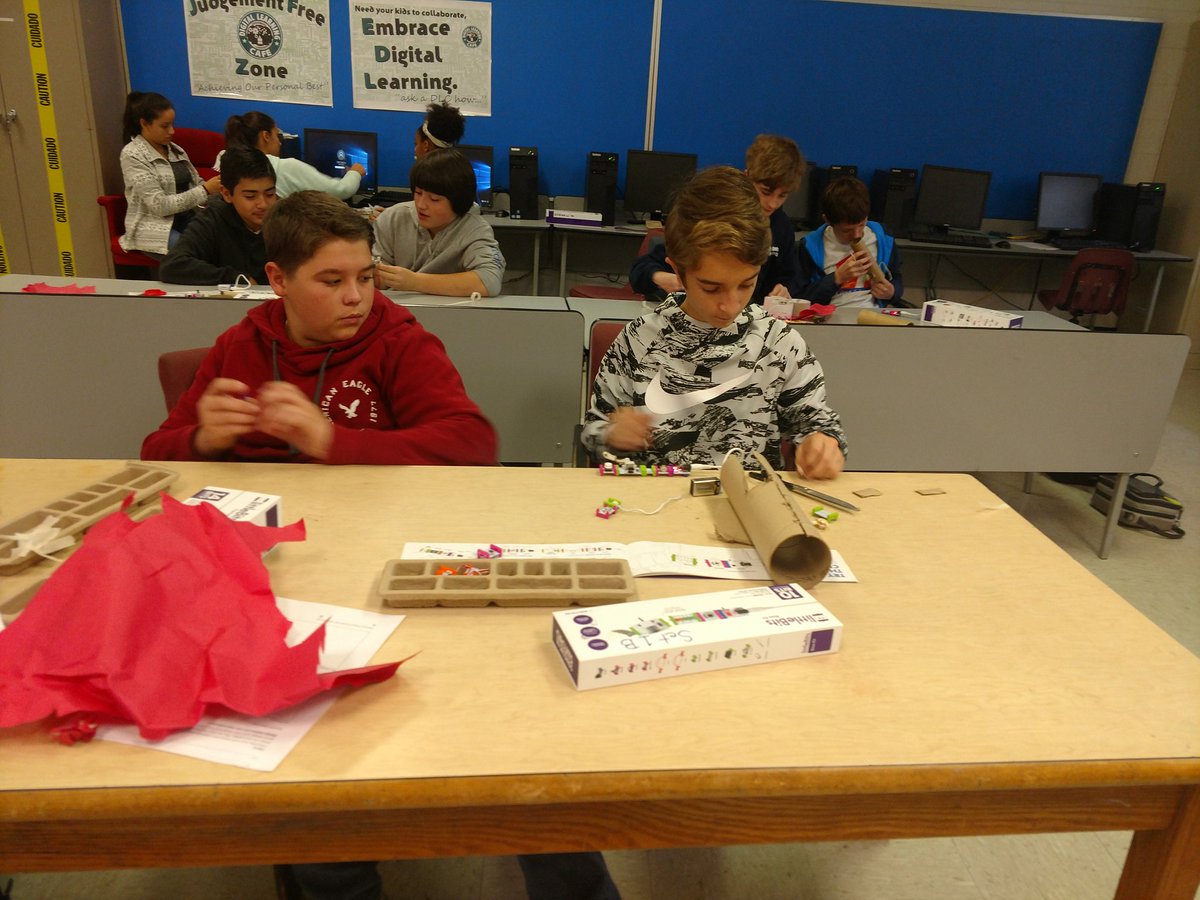 AStephensMath's tweet image. Science Outreach Days for 8th grade at CWS. Make a toy using Little Bits. #PowerofcodeOCS #CWSMS_Stem