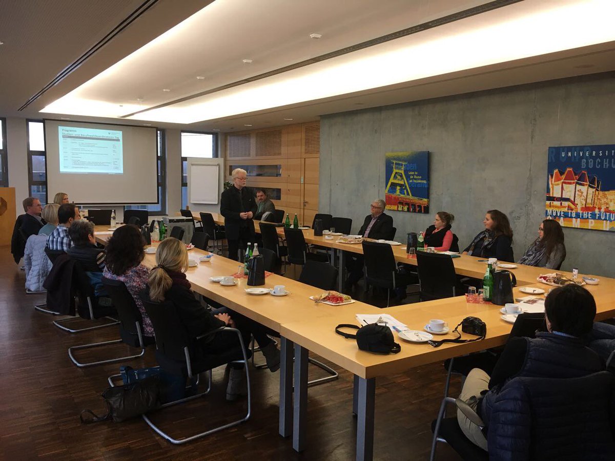 hwkdortmund's tweet photo. Die HWK Dortmund und die #Kreishandwerkerschaft Ruhr haben heute erstmals eine Informationsveranstaltung für Studien- und Berufskoordinatoren #StuBos aus Schulen im Raum #Bochum angeboten https://t.co/31uzhUiYvq