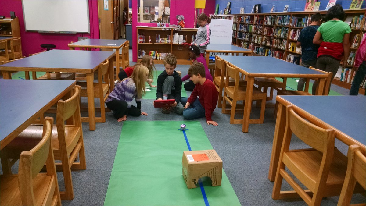 elizabethmccue4's tweet image. Coding at GAB Sphero golf! #PowerofcodeOCS  @GABChamps @EdTechAmato @jennifercypra @Carson_Jen_E