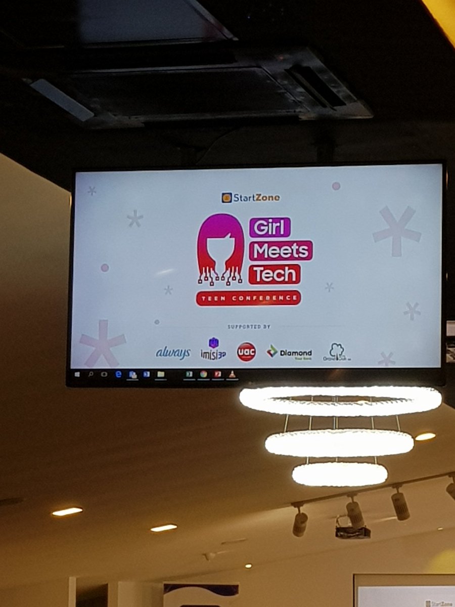 bussy_boo's tweet photo. #GirlmeetsTech. Who runs the world? Girls! It was an exciting session. Everyone wants a feel of @MyDreamVille.... #DiamondFuture #DiamondCoolTeens #beyondbanking https://t.co/VUJQ4SoyFA