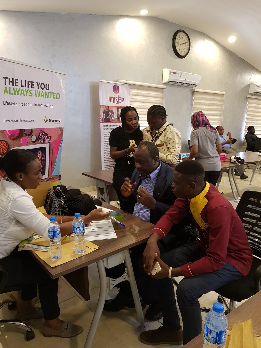 bussy_boo's tweet photo. #GirlmeetsTech. Who runs the world? Girls! It was an exciting session. Everyone wants a feel of @MyDreamVille.... #DiamondFuture #DiamondCoolTeens #beyondbanking https://t.co/VUJQ4SoyFA