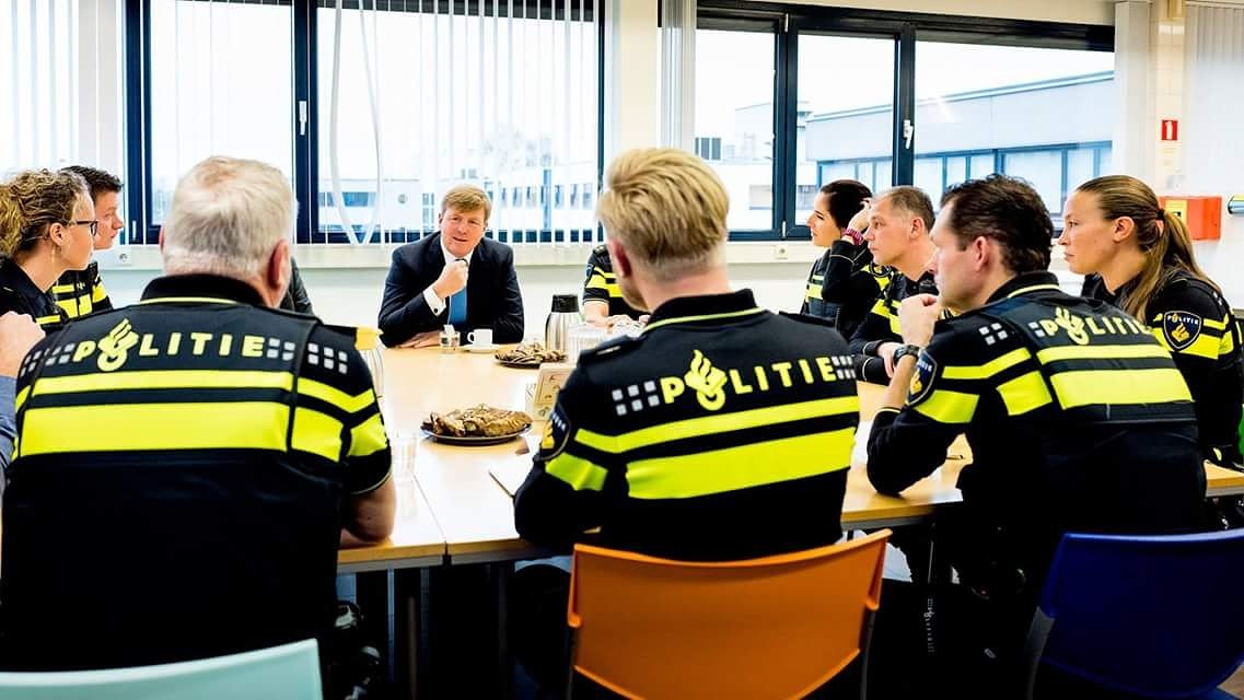 WA_Oudewater's tweet photo. Meer informatie over het bezoek: https://t.co/4ojqvxYu6x @koninklijkhuis
Foto 1: ANP
Foto 2: Hollandse Hoogte
#Politie #DeCopen #COP247 ^SW https://t.co/VESF48JxOW