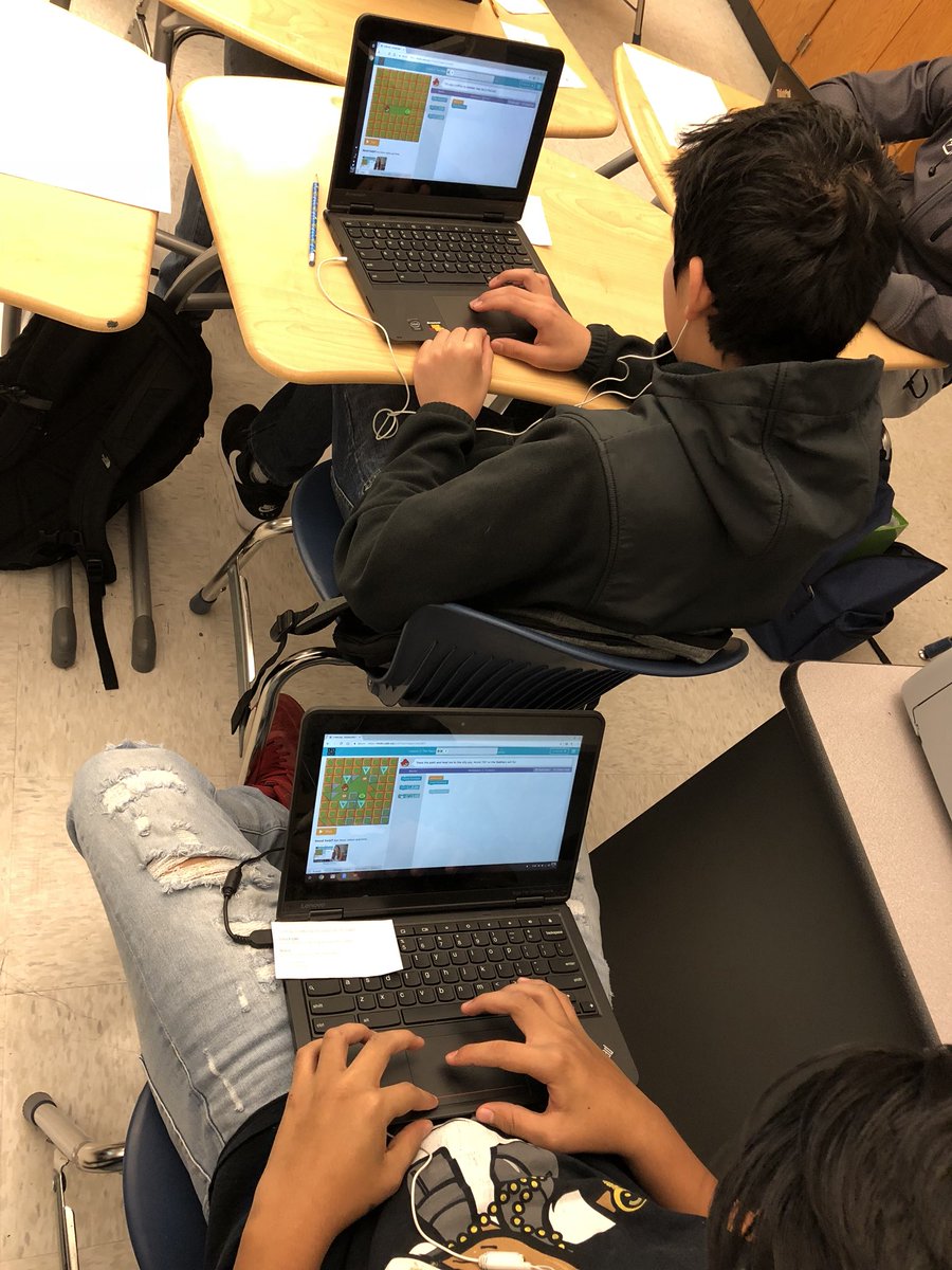 nyyjmo's tweet image. Week of code fun @TCWTitans in engineering class! @IntlAcademyTCW your students are rocking it! #weekofcode #coding @codeorg