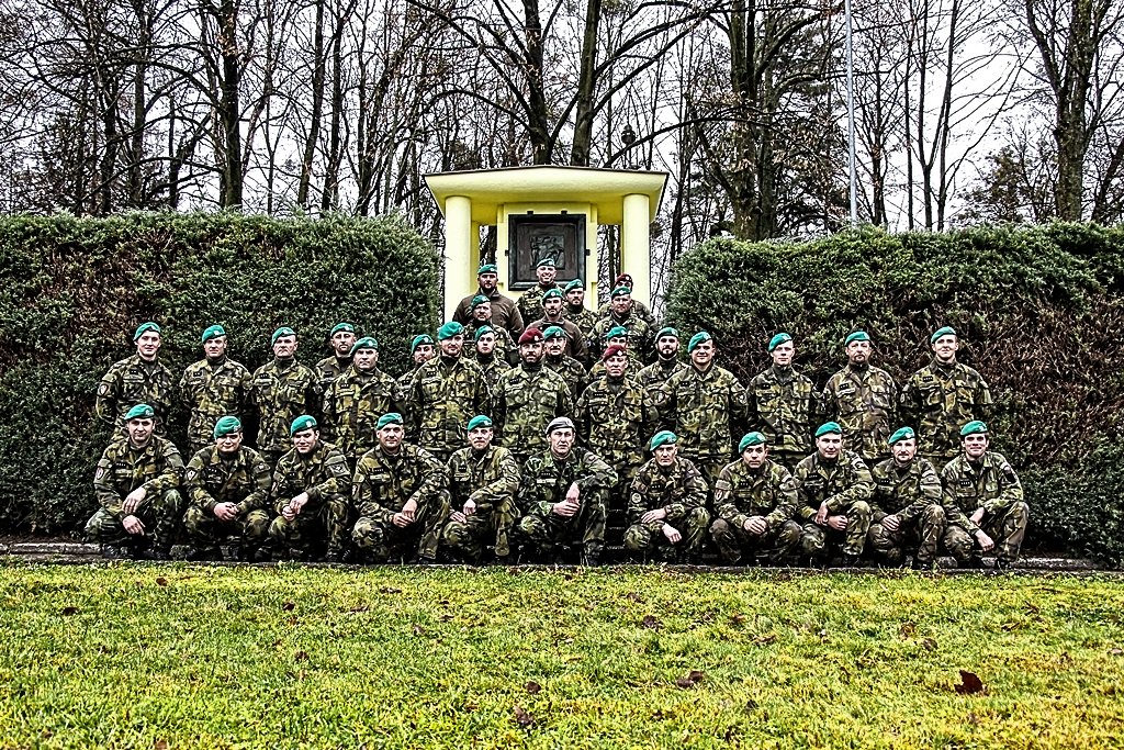 ArmadaCR's tweet image. Koncem minulého týdne byl ukončen další cyklus přípravy nově  ustanovených nejnižších velitelů #7mb Dukelské.  Měsíčního kurzu, který tentokrát organizoval #71mpr a konal se v Hranicích, se zúčastnilo 28 nových velitelů rojů, družstev či  stanic.