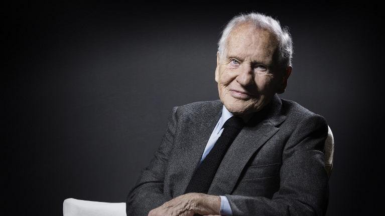 GilbertCollard's tweet photo. Le jour triste où meurt Jean d'Ormesson le Président de l'Assemblée exige en ouverture de séance  qu'on dise madame "la" ministre... l'oraison funèbre de la grammaire... https://t.co/iC0MBu4LIF