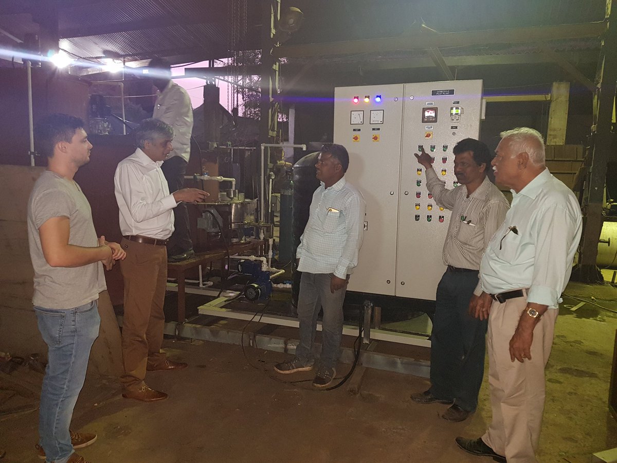 Discussing alterations to improve operational ease. It is a pilot to demonstrate both the recycling process and the ability to address  informal markets with simple, frugal innovation #jugaad #Entrepreneurship <a href="/CambridgeJBS/">Cambridge Judge</a> <a href="/CJBS_EC/">CJBSEntrepreneurship</a> <a href="/JaideepPrabhu/">Jaideep Prabhu</a>  <a href="/pitchatpalace/">Pitch@Palace</a> <a href="/PureEarthNow/">Pure Earth</a>