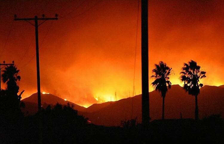 SkarabQueen's tweet photo. My heart is very heavy this morning. This is my hometown. It's burning. I'm trying to get in a better head space, so I'll be late starting today. I'll keep you all updated. #pray #supportsmallstreamers #gamergirl #thesweatsquad #Sovereignsolitarystreaming https://t.co/nkcEMlqqgb