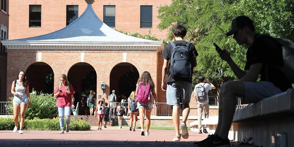 Acknowledging our significant progress, #Baylor's accrediting agency today officially lifted the University's warning sanction.

Details: bit.ly/2jf2ye6