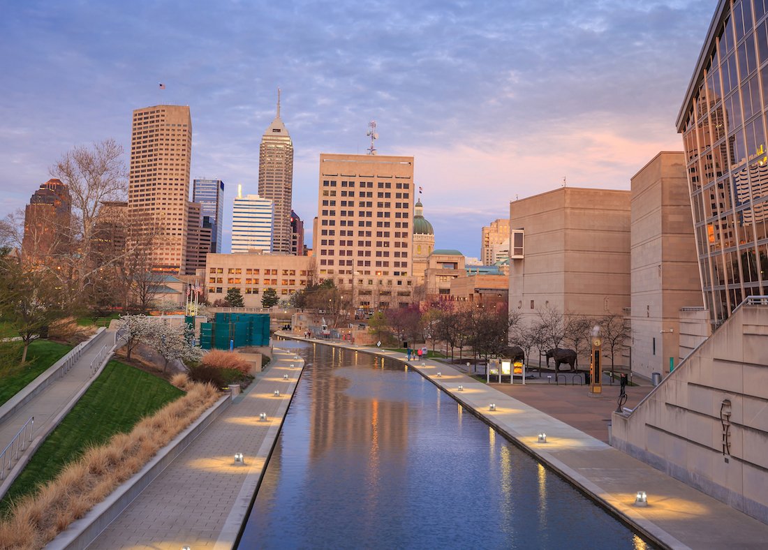 SoleraCorp's tweet photo. The GRW sits low to the ground adding a unique effect to pathway lighting. Available with a Flat Top or Dome Top design. #soleracorp #architecturallighting #customdesign https://t.co/wFahO8rwEp
