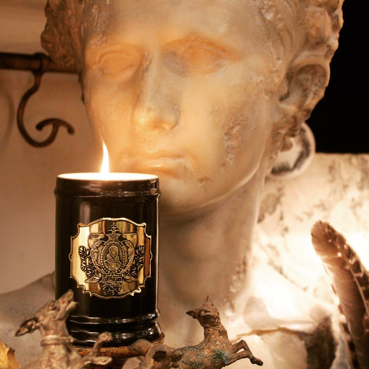 secretdap's tweet photo. La magie des fêtes s’installe dans notre atelier, nos points de vente, mais également sur notre boutique en ligne... Profitez de la livraison offerte en France Métropolitaine jusqu’au 31 Décembre pour toute commande supérieure à 49€ avec le code CADEAU https://t.co/MLGAu487ZS https://t.co/75P737bJoG