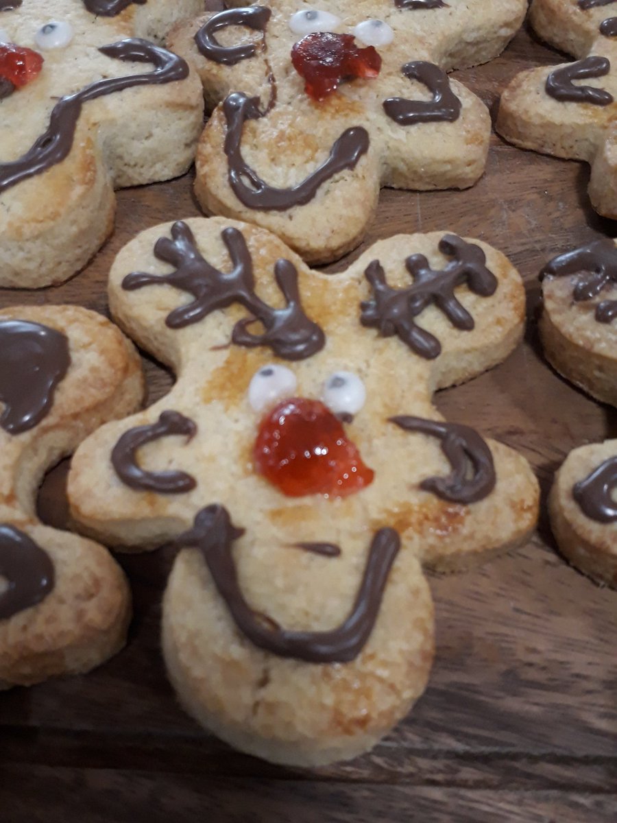 MarcRichards99's tweet photo. Delicious Christmas treats just can't resist!! #EliorXmas #BaristaAndBaker @CarlPerkins75 @DebbieCElior #teamnorth https://t.co/ohvY9oBoQn