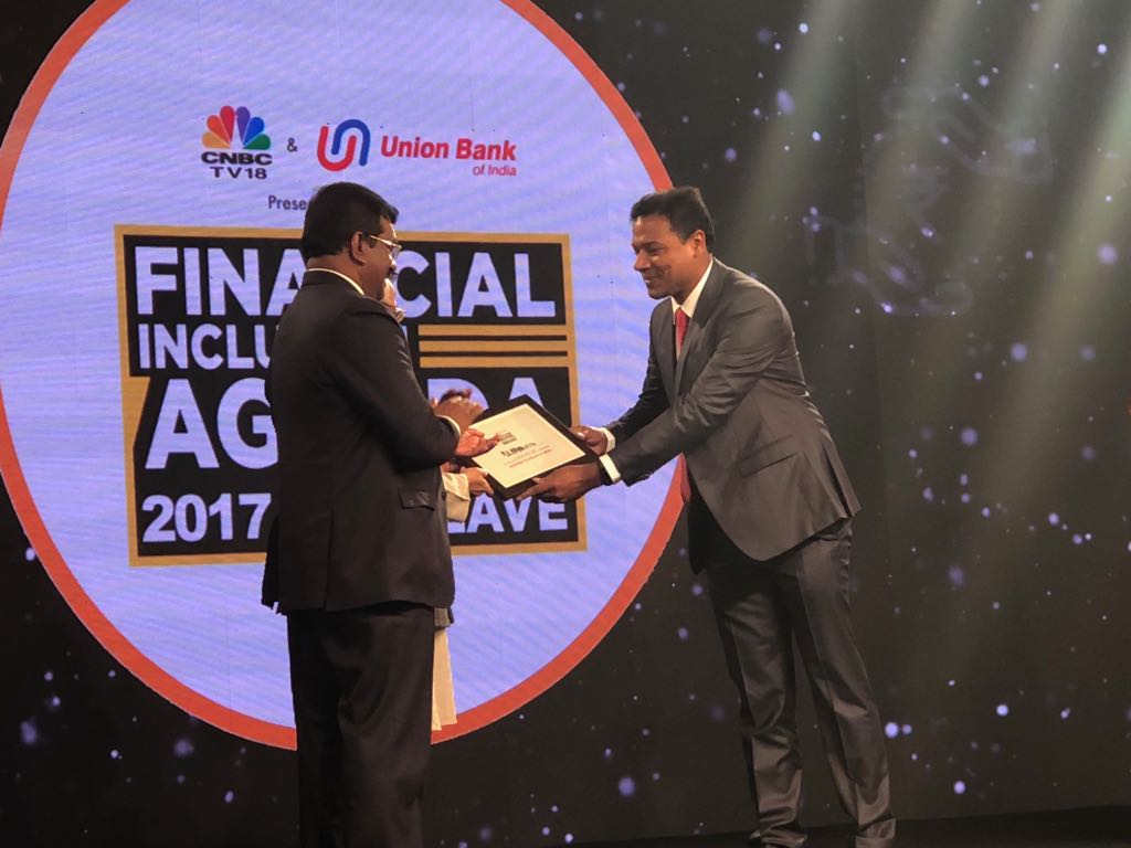 CNBCTV18News's tweet photo. @FinMinIndia @BJPShivPShukla @TheOfficialSBI @SEWABharat Prabhat Labh, CEO, @GrameenFdn receiving the citation for Advancing Financial Inclusion through Community Based Initiatives at #FIA2017 https://t.co/WpldhYCgLP