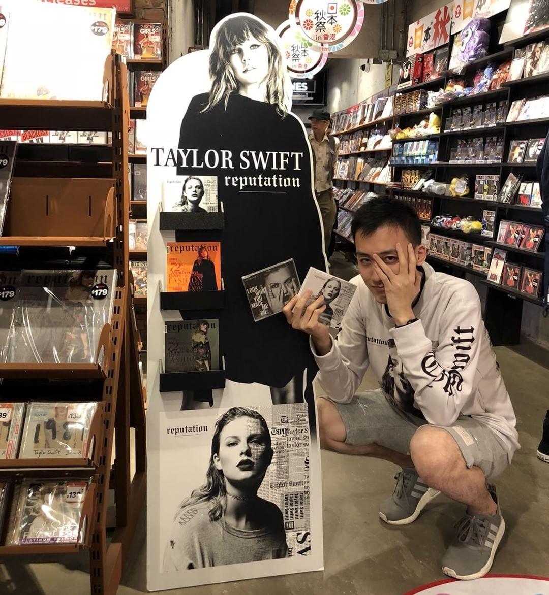 tswift13_taiwan's tweet photo. We are Swifties in Taiwan and Hong Kong! We♥TS REP @taylorswift13 @taylornation13 @BigMachine @scottborchetta
#reputaylurking #reputation #reputationTW #reputationHK #reputaionASIA #BIGreputationParty https://t.co/Jlo50U3NhT