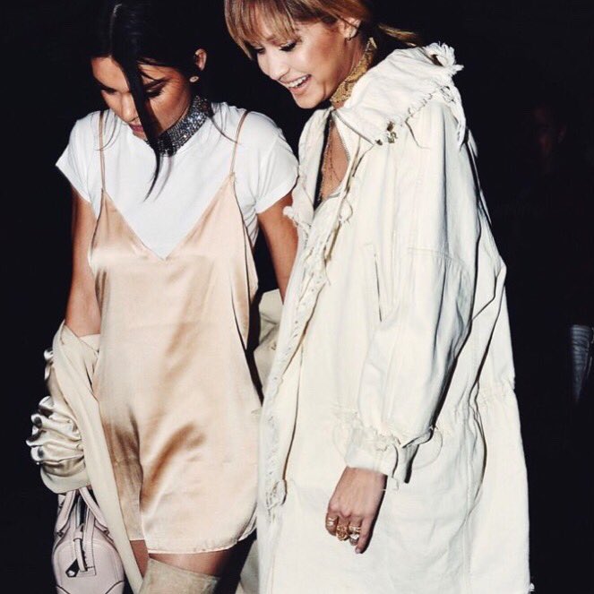 V E L V E T 💋✨ This Friday with DJ Roscoe 🎶 Complimentary entry in to the club and spirit packages from £50 🍾🥂 Get your VIP table with hostess service and bubbly on arrival through Chinawhite VipPackages 👏

#ChinawhiteNI #Friyay #VELVET #Roscoe #GirlCrush