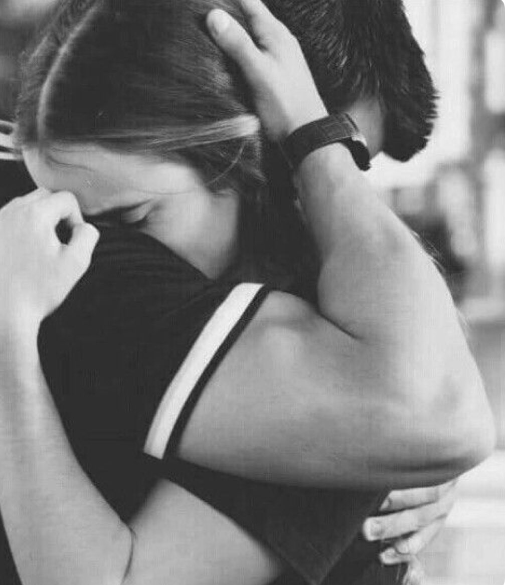 أخاف كثيرا من غيابك 
أعلم أني لن أجد قلباً يحبني كما أحببتني
وسأكون من بعدك كالطفلة التائهه
فرفقاً بقلبي واقتررررب