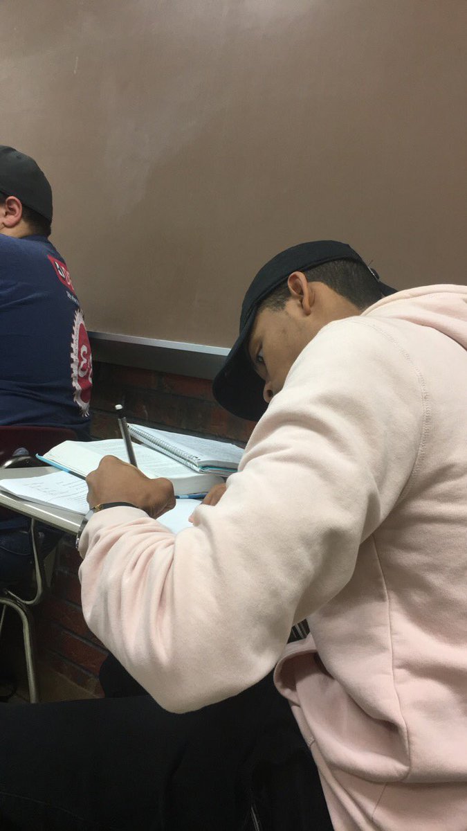 ChandlerWash's tweet photo. When you lookin up answers on your phone and the teacher walks by https://t.co/cd6R9S6BCf