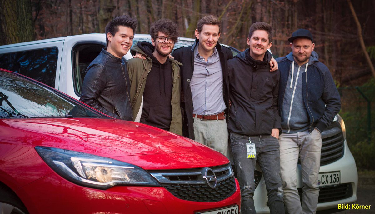 StellantisDE's tweet photo. Newcomers auf Deutschland-Tournee: @KoernerMusik on tour im #Opel #Astra. Um Bass, E-Gitarre und Schlagzeug kümmerte sich unser #Vivaro und beweist damit einmal mehr, dass er maßgeschneidert für jeden Einsatz ist. Wir freuen uns aufs nächste Konzert! https://t.co/w1tiH6e1Bo https://t.co/9o9UQ5fTjN