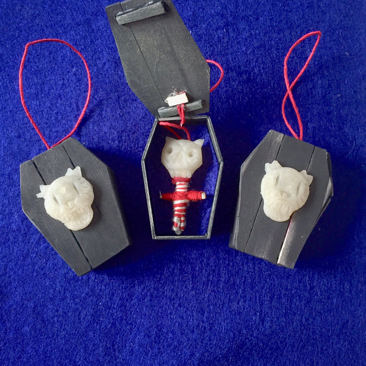 Meet Mr. Tiger Spirit Holiday Ornament. He's one of the five Ornaments available at my Etsy shop this gift giving season. Get one before they run out!
etsy.com/listing/576833…
#giftideas #krampus #ornament #etsyshop #etsyseller #xmas #christmas #holiday