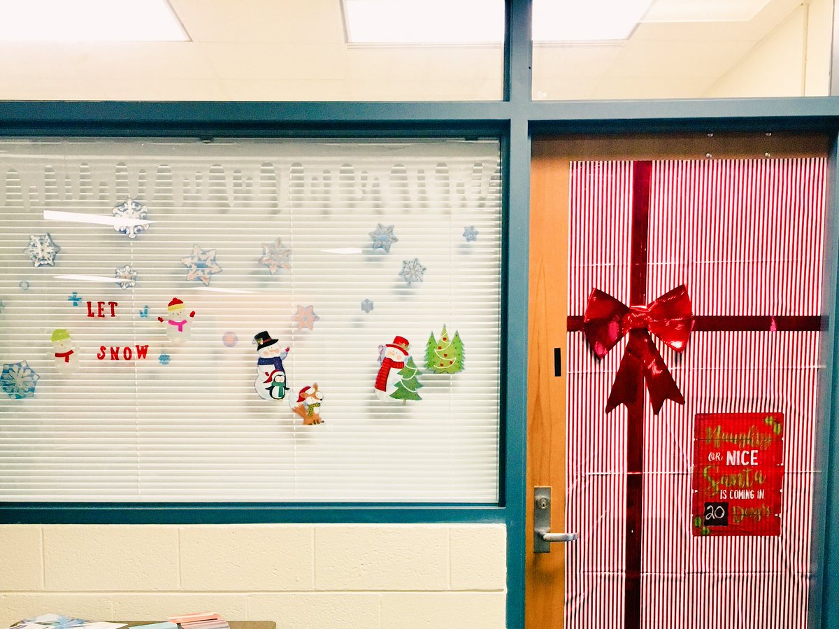 WakeTechSuccess's tweet photo. We are getting into the Christmas spirit here at Southern Wake Campus! The countdown is up- #20DaysToChristmas 🎄❄️ https://t.co/0ktgN1ZNDo
