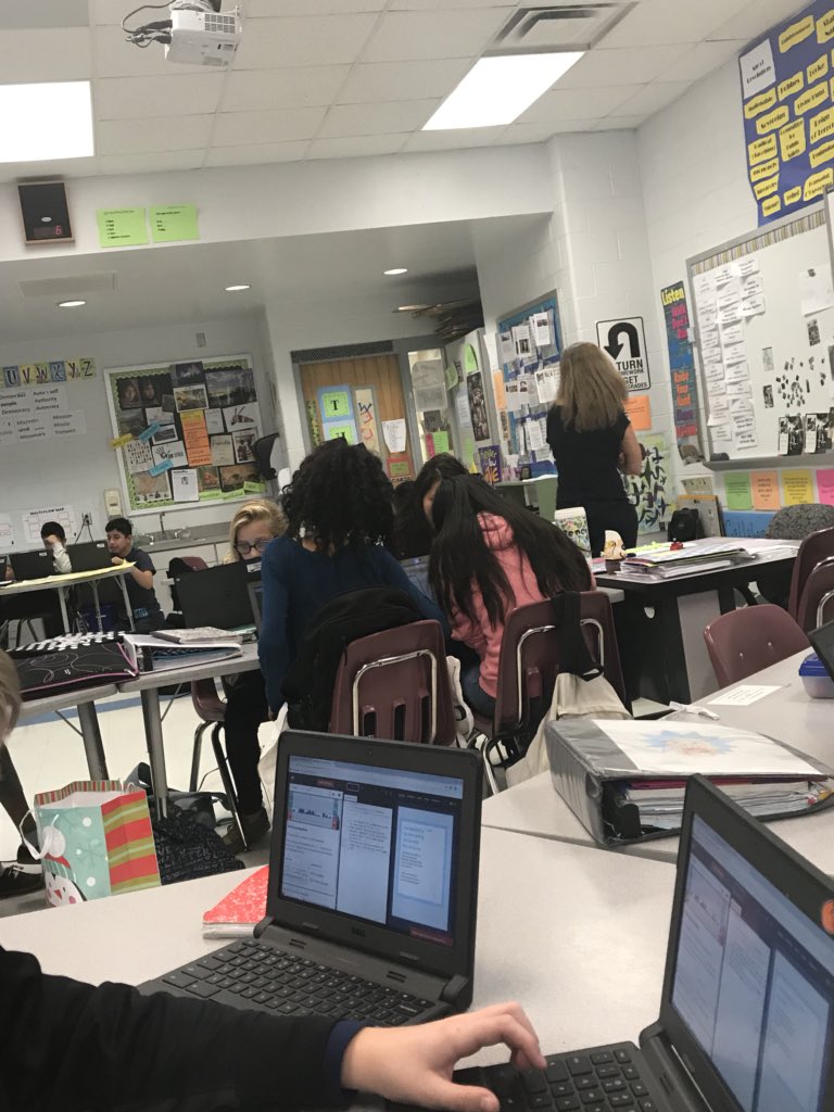 bulldog_reader's tweet image. Learning the basics of coding with 7th grade today! 100% engagement! #PowerofcodeOCS @ALSBulldogs @MsB_DLC @OrangeCoSchools
