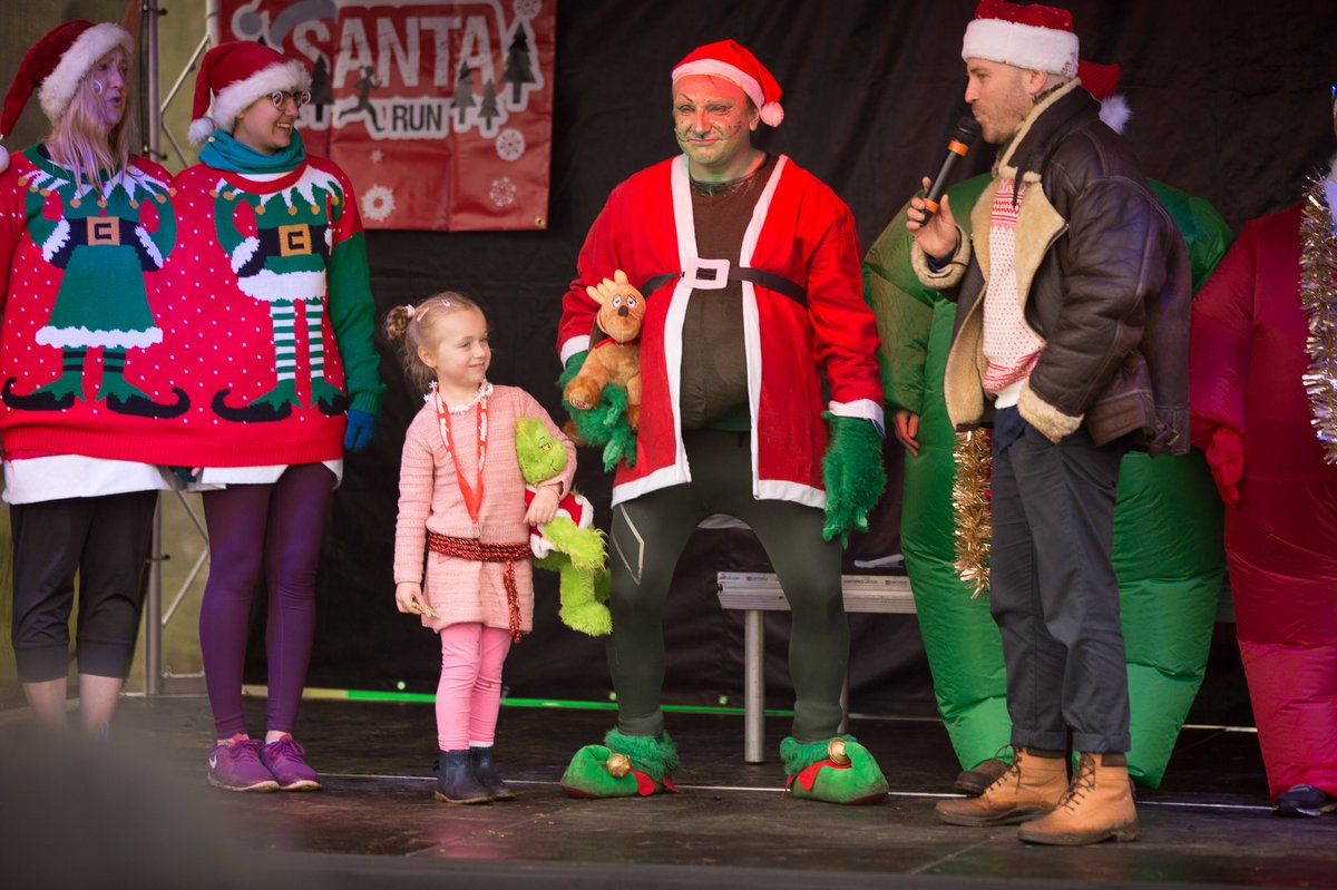 olly_stock's tweet photo. Here is just a small selection of the photos of me hosting the @doitforcharity #SantaRun2017 on Sunday in London’s Victoria Park. An amazing event, congratulations to all who took part raising money for over 130 charities including lead charity @alzheimerssoc... #RunSantaRun 🎅🏼 https://t.co/gtkDX83PQp