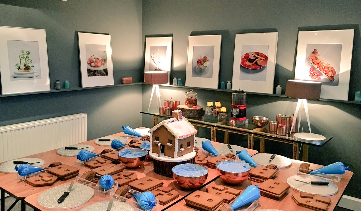 PaulJ_AP's tweet photo. It’s beginning to look a lot like Christmas #dineSW9 #ChristmasSpectacular #gingerbreadhouse #MASTERCLASS https://t.co/QJvuLFlVIT