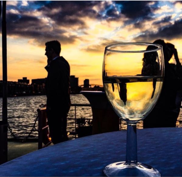 BorrelAmsterdam's tweet photo. Kom je gezellig donderdag 14-12 #netwerken aan boord van @msdejordaan  #Netwerkborrel 14-12 a.s. Van 15.00 - 17.30 uur. Met #entertainment en maak o.a. kennis met de leden van @BNIProfijt #netwerkbijeenkomst #netwerkevent #netwerken #MKB #ZZP #Amsterdam https://t.co/TpoeFCnDOL https://t.co/bqvzrLAjRG