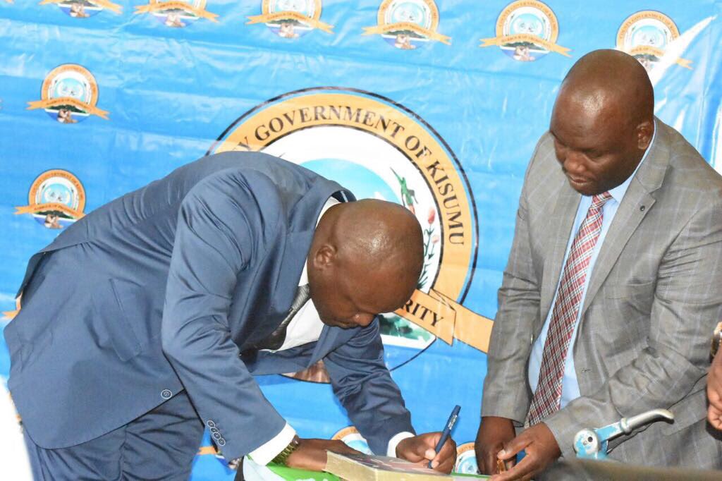 RichardDOgendo's tweet photo. Today I was sworn in as CEC for Economic Planning and Development for Kisumu County. We will work together to implement @AnyangNyongo Manifesto @RailaOdinga https://t.co/VX3E596oqI