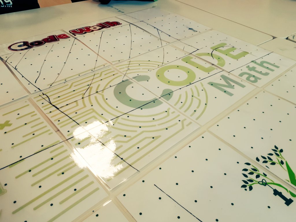 ikizoglukemal's tweet image. ⭐ #CodeWeek kodlama haftasını #codemath projemizin #codewalk etkinliği ile kutluyoruz. 🎉🎉 #HourOfCode #dogadaegitim #HourOfCode2017 #dogatech @rabiakarabulut6 @irfanyazici_ @fundatok #bahcelievlerdoga ⭐