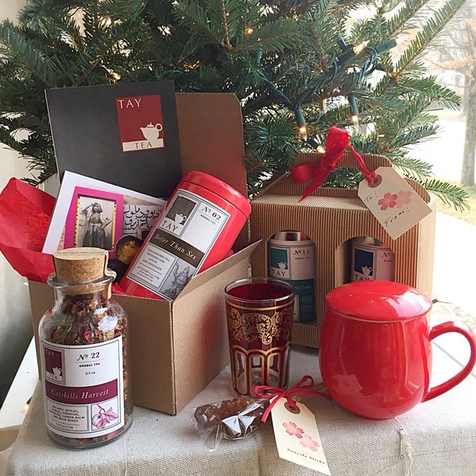 Holiday Gift Boxes are here! 

Give the gift of #tea &amp; share the spirit of hospitality, wellness &amp; joy. 

Choose from a selection of elegantly packaged teas: bit.ly/2iVJ2X1

#holidaygifts #gourmet