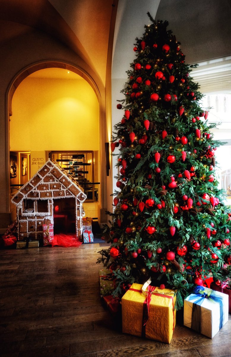 It's beginning to look a lot like Christmas <a href="/RF_VillaKennedy/">Villa Kennedy</a>