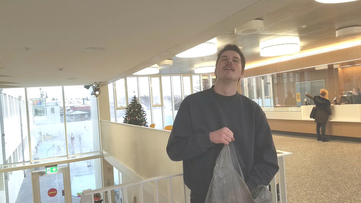 Loksins nýja sundhöllin búin að opna