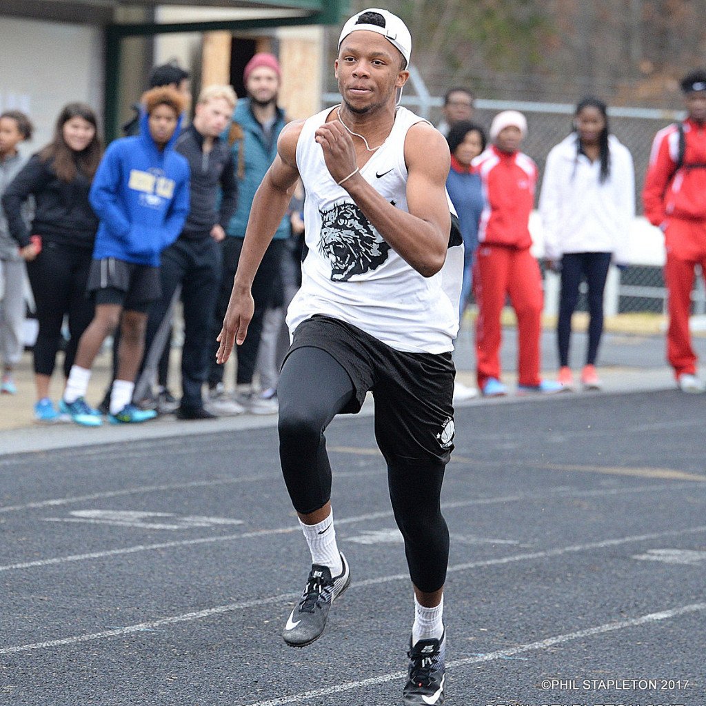 New Story: Photos: Polar Bear Track Meet 12.2.2017 eastwildcats.com/2017/12/05/pho…