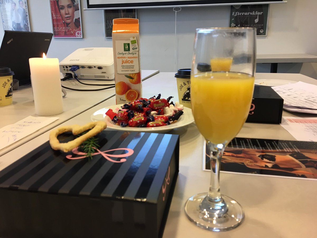 I love always our meeting not only for cakes and candy 😍😅It’s always so inspired and fun thanks <a href="/AlidaChristian3/">Alida Christiansen</a> <a href="/katvestergaard/">Katrine Vestergaard</a>  #hunkemoller for today 🎀